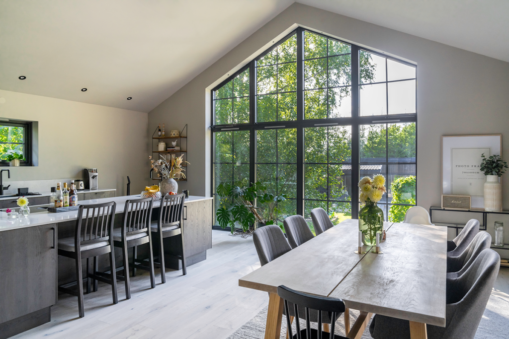 Fönsterbyte på villa i Västerås utfört av JE Bygg